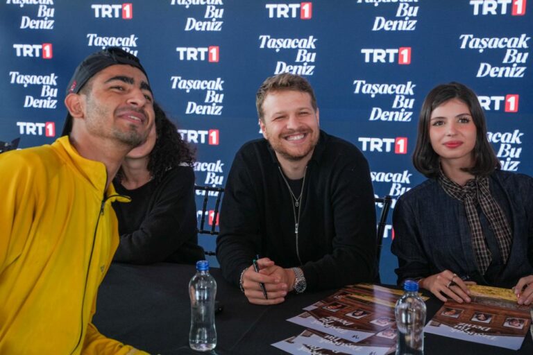 Burak Yörük ve Zeynep Atılgan TEKNOFEST Şanlıurfa imza günü